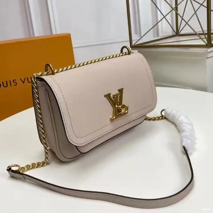 2302HT0046 Bag LV 0717